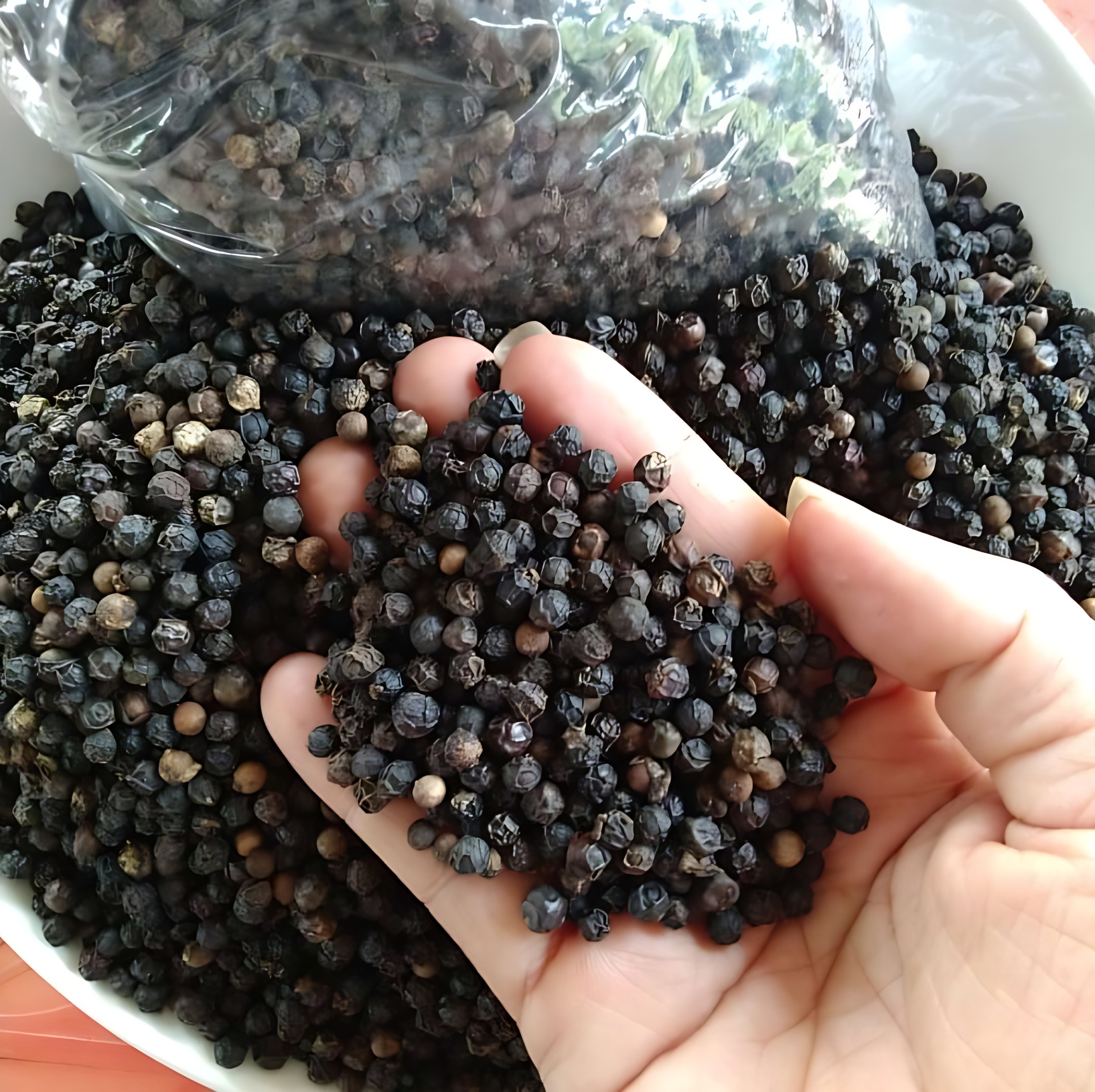Hồ tiêu đen nguyên hạt